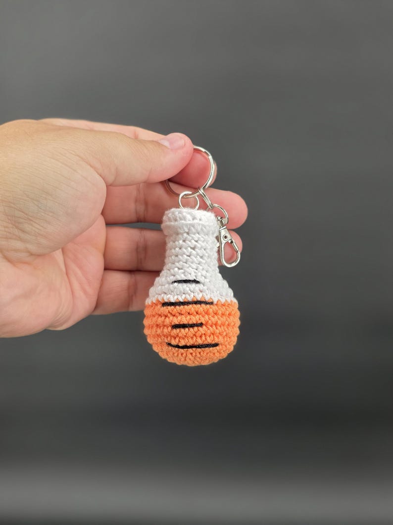 Chemistry Student Gift Handmade Laboratory Flask Keychain Crochet Backpack Charm Science Design Cotton Yarn Accessory Perfect Graduation Present Teacher Appreciation Gift Handmade Quality Item Student Backpack Decoration Chemistry Theme