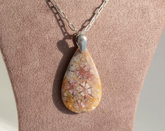 Fossiel koraal, sterlingzilver, druppelvormige edelsteen, hanger met ketting