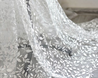 Dentelle de tulle brodée avec brins de petites feuilles, tissu de dentelle de tulle blanc, tissu de rang de petites feuilles, tissu de dentelle de mariée avec feuilles, couleur ivoire