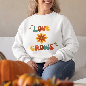 Love Grows Retro Sweatshirt, Tee, Retro 70s Sweatshirt, Hippie Love Sweatshirt, Positive Vibes Sweatshirt, Retro Flower Sweatshirt