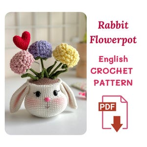 Puede incluir: Patrón de crochet para una maceta de conejo con flores rosas, moradas y amarillas. El patrón está disponible para descargar en PDF. Patrón de crochet en inglés.