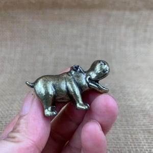 Vintage Solid Mini Chubby Mascot Hippo Figurine Statue Copper Casting hippopotamus Africa Wild Animal Ornament sculpture Tea pet Accessories