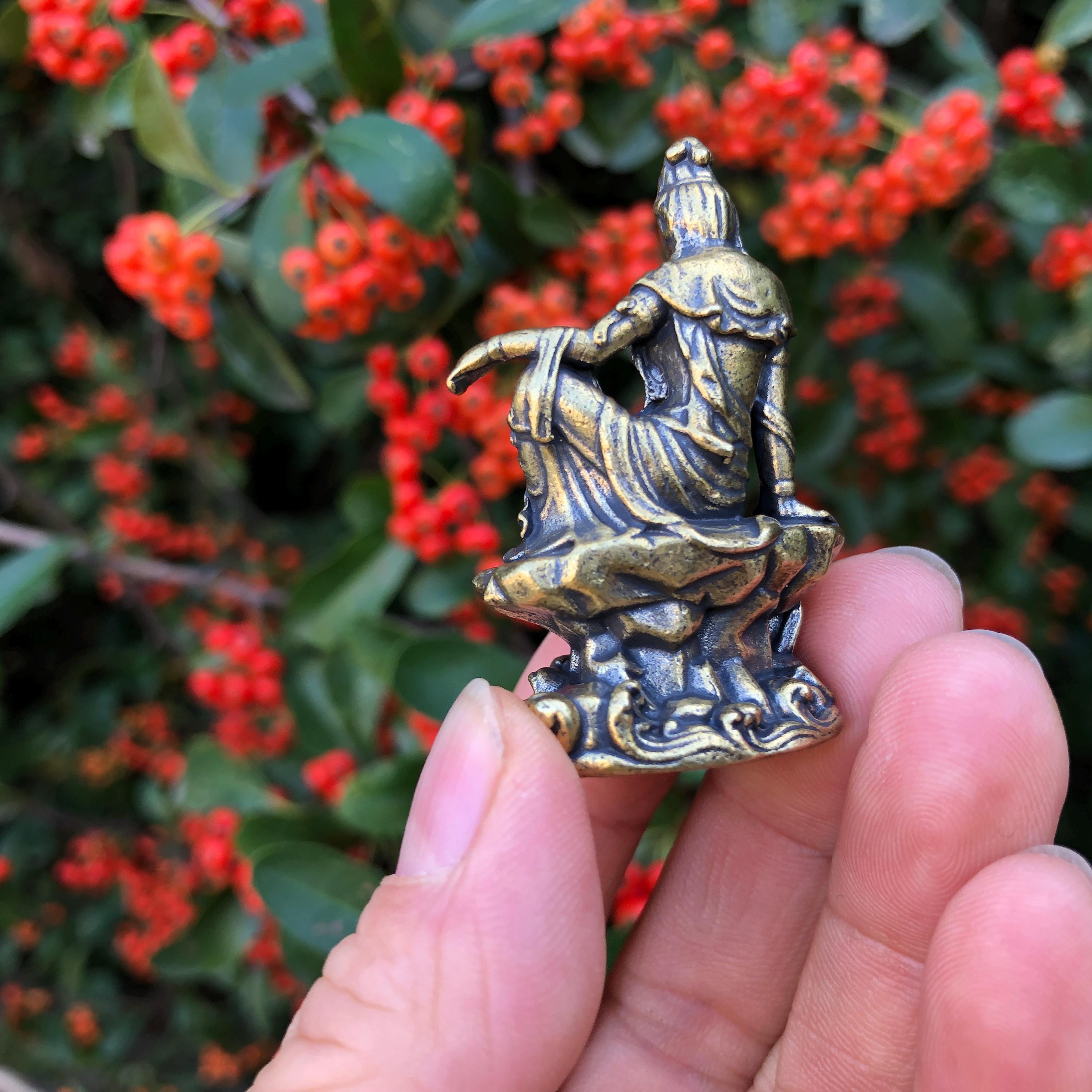 小さなブロンズ真鍮製ヴィンテージ観音菩薩像、観音菩薩座像装飾品