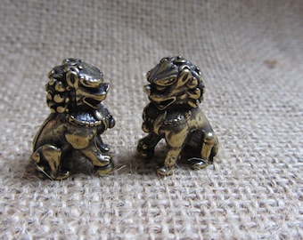 Par de mini estatuas de perros Foo de latón con forma de león, figura de león guardián Fu, regalo retro de buena suerte para inauguración de casa o Navidad, decoración con encanto Feng Shui