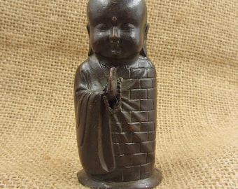 Kupfer Baby lachende Buddha-Statue Kleine VTG Metall Mönch Statue für Auto-Armaturenbrett-Dekoration Regale Details Giftable Yoga Mandala Skulpturen