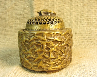 Japanese vintage antique diameter 4.2 inches copper  flying cranes pattern embossed incense burner censer ornament Home Decoration craft
