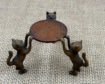 VTG Three cats climbing the table brass candle holder teapot lid holder Tiny Retro animal stand tool Good Luck Housewarming christmas Gift