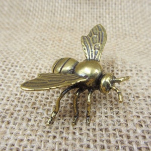 2 pcs Brass honey bee, Mini Brass Bees Figurine, Small Vintage Bumblebee, Retro Tiny Honeybee, Good Luck Animal Figure Housewarming gift H12