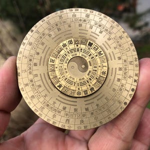 Drehbarer Feng Shui Kompass, Tai Chi Bagua Platte Kupfer Runde Acht Diagramme Kompass Yin Yang Drehplatte chinesisches metaphysisches Element G3
