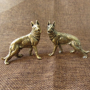 Vintage Antique Brass small German Shepherd dog figurine Tiny Retro animal statue paperweight ,Good Luck Housewarming christmas Gift tom0102