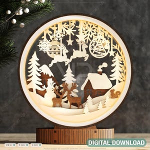Weihnachtsdorf Szene Holzlicht |Laser geschnitten Schneemann, Rentier & Hausverzierung | 3D Geschichtet Holiday Tischlampe Digitaler Download |#488|