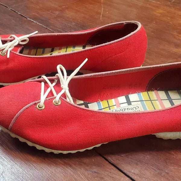 Vintage Mid-Century Oomphies Cloudhoppers Red Linen Ballet Flats Shoes Size 5.5