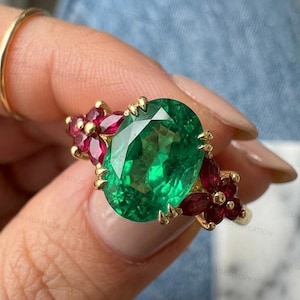 Oval Emerald Ring Gold Vintage Emerald Engagement Ring Ruby Flower Cocktail Ring 14k Gold Statement Ring Unique August May Birthston Jewelry