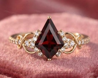Kite Cut Garnet Engagement Ring, Vintage Gold Art Nouveau Ring, Unique Red Gemstone Ring January Birthstone Ring Gothic Promise Ring for Her