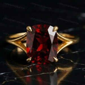 Cushion Cut Garnet Engagement Ring Gold, Deep Red Gemstone Ring for Women Vintage Split Shank Solitaire Ring January Birthstone Gift for Her