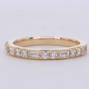 Anel de ouro com código Morse e diamantes / Anel de meia aliança com diamantes em corte baguete / Aliança de casamento exclusiva / Anel com mensagem secreta / Anel personalizado para presente