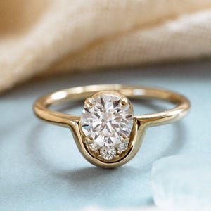 East West Bezel Set Ring, 5x7mm Oval Moissanite Wedding Ring, Women&#39;s Engagement Ring, Solitaire Proposal Ring, Birthday Gift Ring