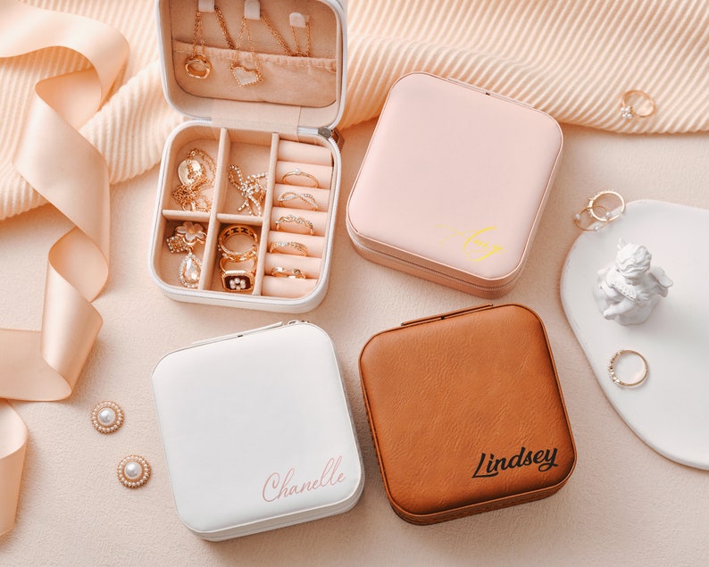 Deluxe Custom Jewelry Box Compact and Portable Elegant Bridesmaid Gift Ideal for Organizing Necklace, Bracelet, and Earring Collections zdjęcie 7