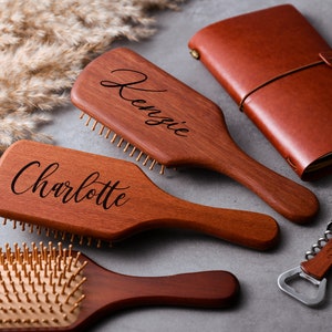 Brosse à cheveux personnalisée vintage en bois, peigne à cheveux antistatique et appareil de massage pour le cuir chevelu, peignes à cheveux de demoiselle d'honneur personnalisés, cadeaux de demoiselle d'honneur image 5