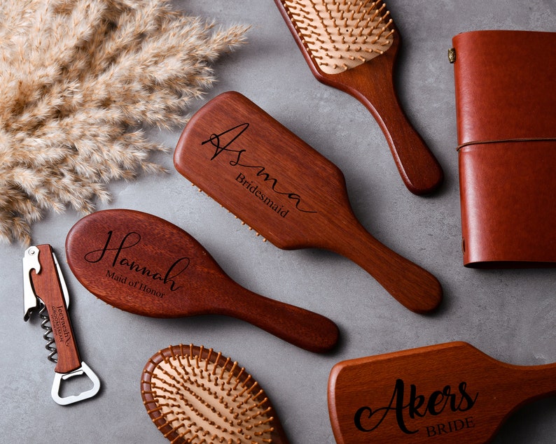 Brosse à cheveux personnalisée vintage en bois, peigne à cheveux antistatique et appareil de massage pour le cuir chevelu, peignes à cheveux de demoiselle d'honneur personnalisés, cadeaux de demoiselle d'honneur image 8