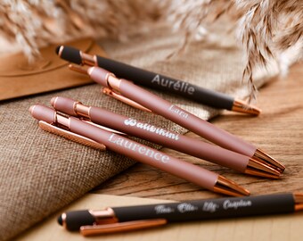 Personalisierte Geschenkstifte für Frauen, ausgefallener individueller Stift, Brautjungferngeschenke, gummierter Soft-Touch-Kugelschreiber, luxuriöser Soft-Touch-Roségold-Stift