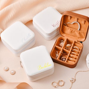 Deluxe Custom Jewelry Box Compact and Portable Elegant Bridesmaid Gift Ideal for Organizing Necklace, Bracelet, and Earring Collections zdjęcie 4