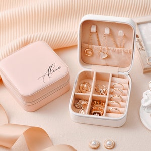 Deluxe Custom Jewelry Box Compact and Portable Elegant Bridesmaid Gift Ideal for Organizing Necklace, Bracelet, and Earring Collections zdjęcie 6