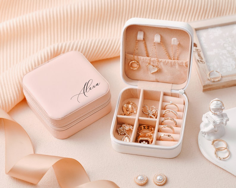 Deluxe Custom Jewelry Box Compact and Portable Elegant Bridesmaid Gift Ideal for Organizing Necklace, Bracelet, and Earring Collections zdjęcie 6