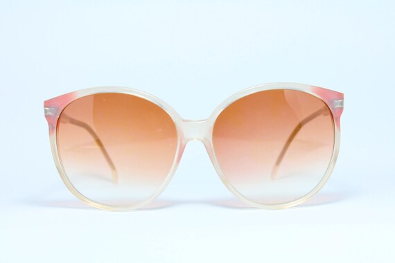 Oversized Vogue sunglasses 16514775_32372135_600.jpg main image 2