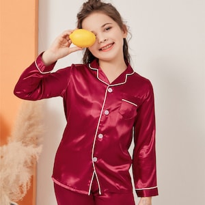 Pyjamas de demoiselle dhonneur junior, proposition de fille de fleur, pyjamas personnalisés, pyjamas de fête nuptiale, tenue de fille de fleur BURGUNDY