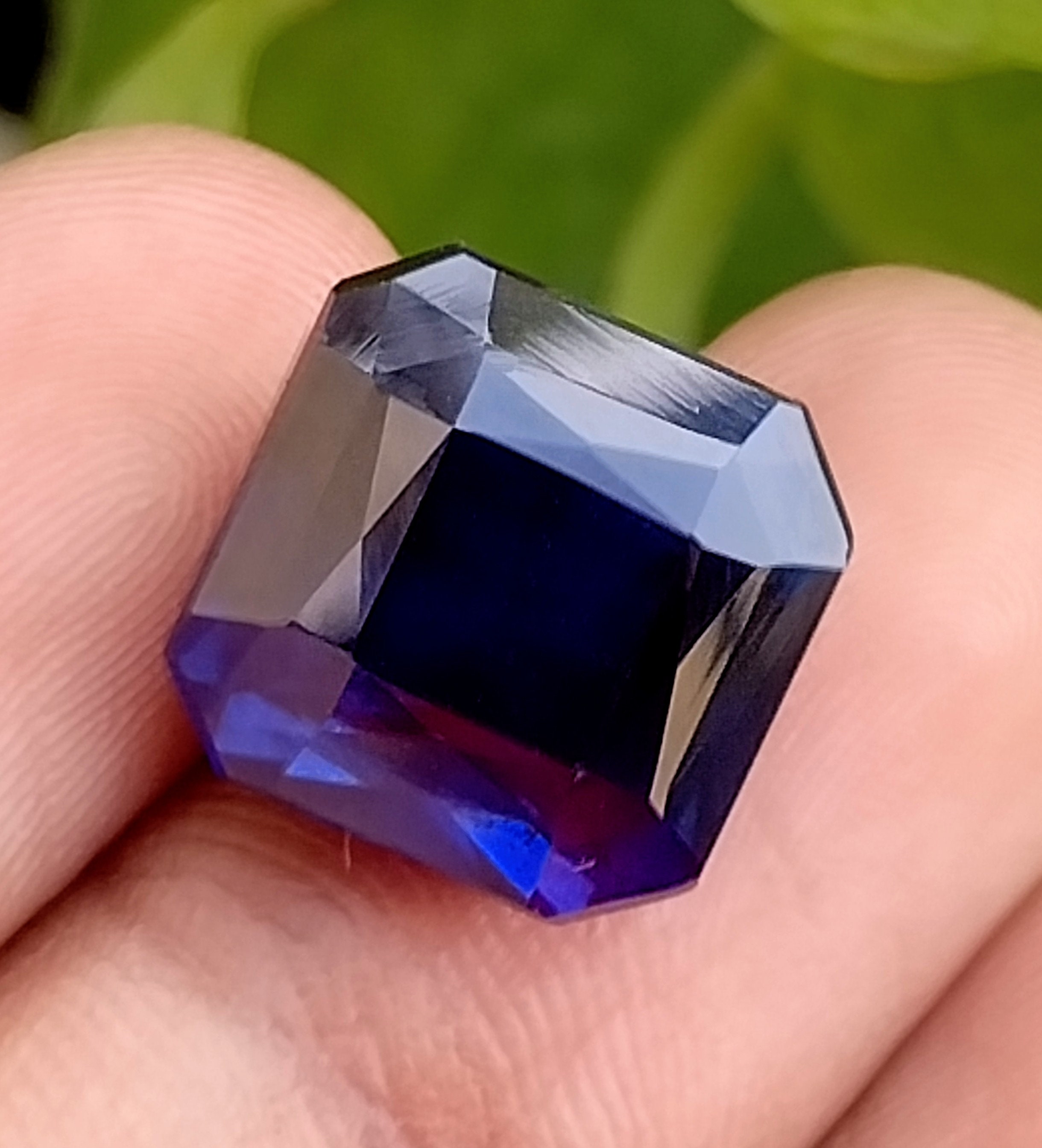 Cube De Tanzanite Bleu Synthétique 91,55 Carats - Taille Excellente - Qualité AAA - Pour Joaillerie Ou Collection
