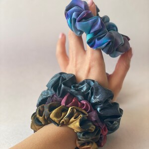 Scrunchie (hair gum) made of 100% silk