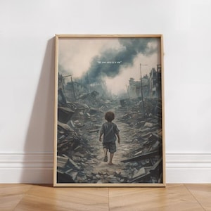 Puede incluir: Una impresión enmarcada de una pintura que representa a un niño pequeño caminando lejos de una ciudad destruida. El texto "No one wins in a war" es visible en la esquina superior izquierda de la imagen.