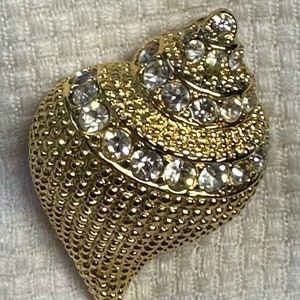 KJL Kenneth Jay Lane Gold Plated Conch Seashell Pendant Brooch Enhancer - Vintage
