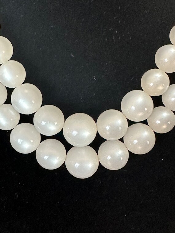 White Moonglow Double Strand Graduated Vintage Nec