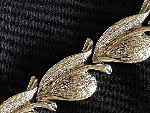 Silver Tone Leaf Necklace & Earrings Vintage Demi… - image 4