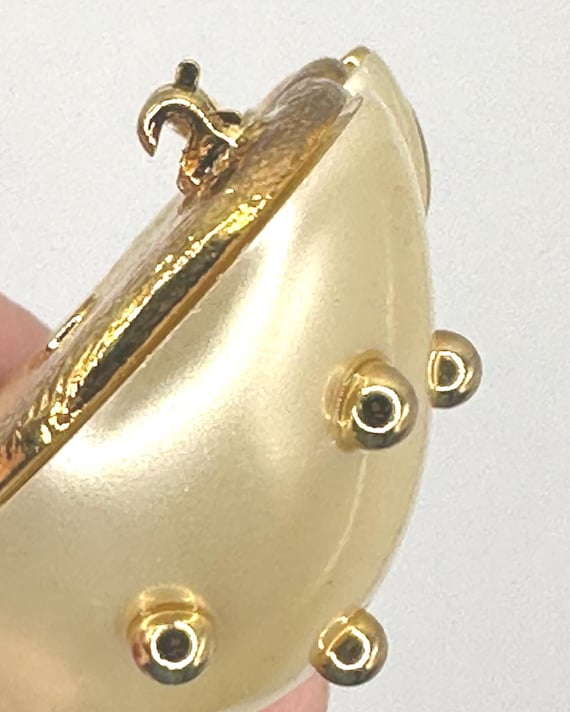 KJL Kenneth Jay Lane White Seashell Statement Bro… - image 5