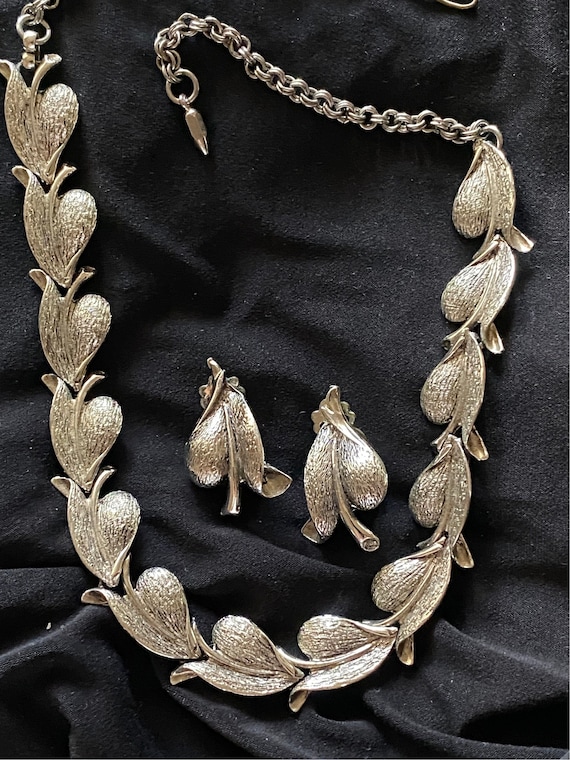 Silver Tone Leaf Necklace & Earrings Vintage Demi 