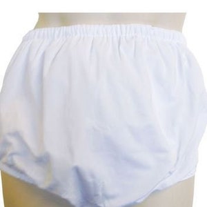 Puede incluir: Ropa interior de algodón blanco con una cintura elástica fruncida.