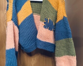 Cardigan 100 % laine tricoté à la main prêt à l'emploi