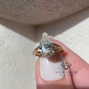 Large 2 carat Pear Shaped Moissanite Engagement Ring, 14k Gold Pear Cut Split Shank Engagement Wedding Ring Tear Drop Solitaire Diamond Ring