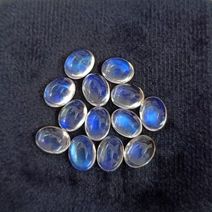 Cabujón ovalado de piedra lunar arcoíris: piedra preciosa azul brillante (6 x 8 mm)
