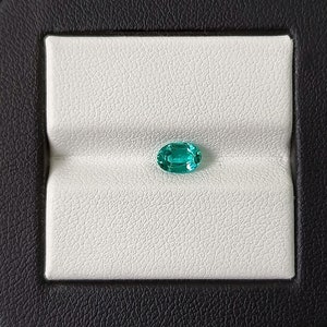 Rare Blue Apatite Gemstone: 4.30x6.25 mm Oval Faceted Cut Stone