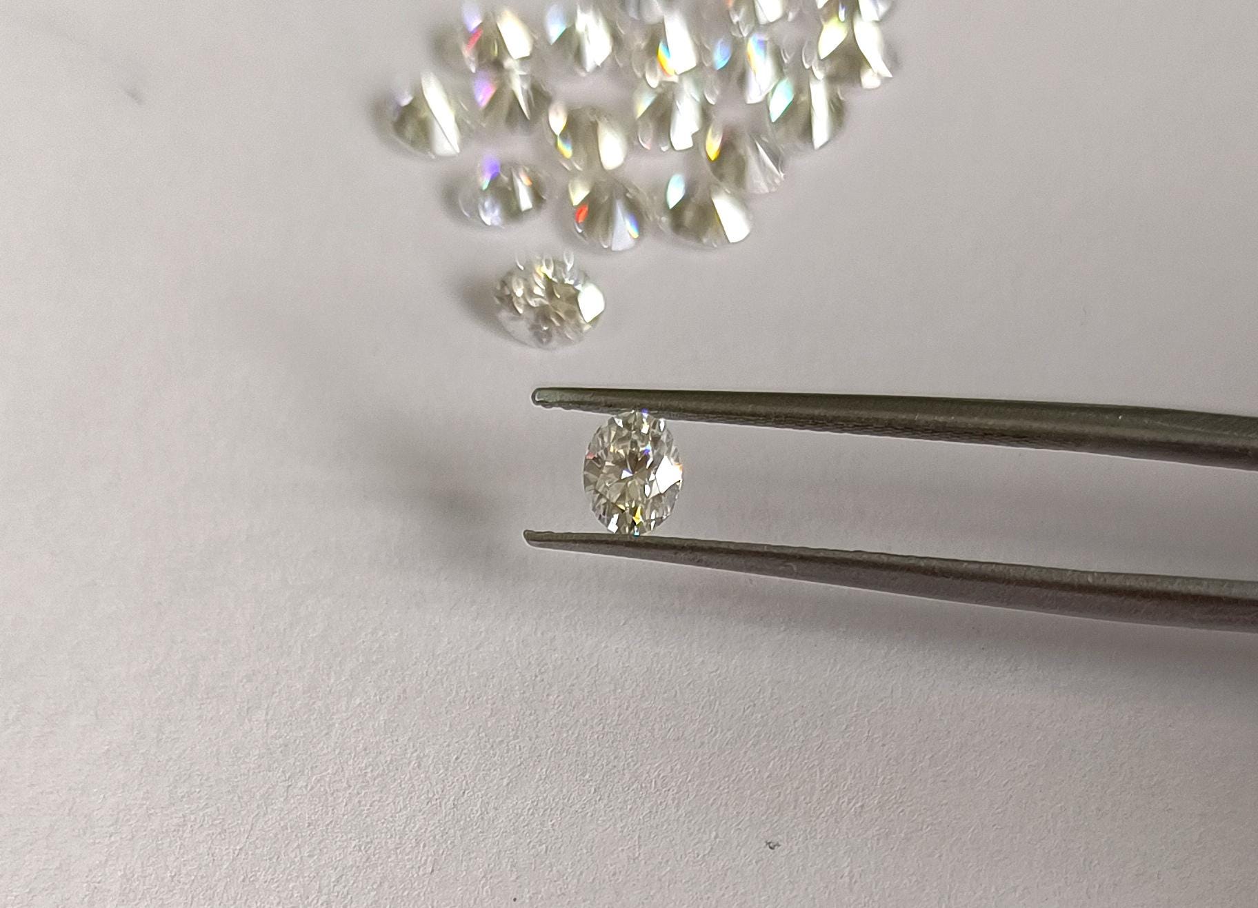 3 x 5 mm モアッサナイト オーバルカット 卸売ロット VVS 純度 FG