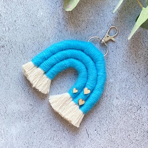 Llavero arcoíris de macramé azul bebé, llavero bohemio hecho a mano, colgante colorido para bolso, accesorio para retrovisor de coche, llavero de algodón ecológico, tirador de cremallera