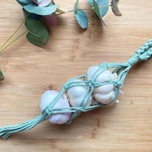 Sage Green Garlic Keeper, Eco Friendly Garlic Basket, Cottagecore Kitchen Wall Decor, Garlic Pot, Farmhouse Hanging Mini Storage Bag