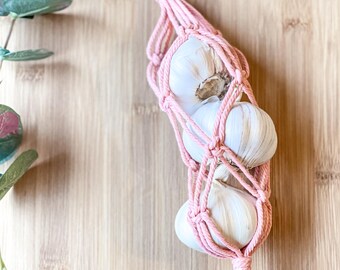 Garlic Keeper Macrame, Eco Friendly Pink Garlic Basket, Cottagecore Kitchen Wall Decor, Garlic Pot, Farmhouse Hanging Storage Bag