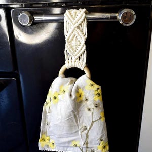 White Macrame Kitchen Towel Hanger, Hanging Tea Cloth Holder, Face Towel Ring, Natural Dish Rag Organiser, Over Cupboard Handle Storage