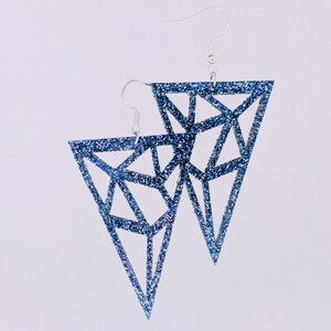 Boucles d&#39;oreilles TRIANGLES 3D , création unique, originales, lookées, jolies, légères, personnalisables