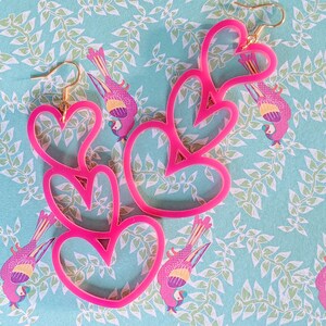 Boucles d&#39;oreilles TRIO COEURS ROMANTIQUES , création unique, originales, lookées, jolies, légères, personnalisables